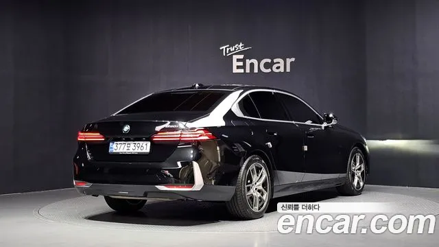 BMW 5-Series — Фото автомобиля 2