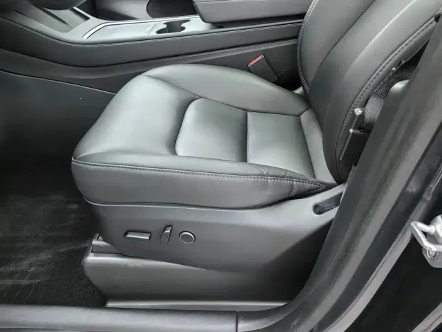 Tesla Model Y — Фото автомобиля 20
