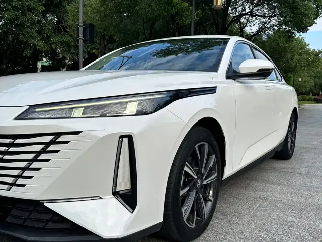 Changan Eado — Фото автомобиля 7