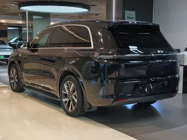 Li Auto L8 — Фото автомобиля 5
