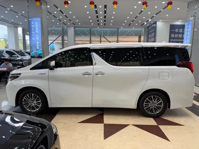 Toyota Alphard — Фото автомобиля 26