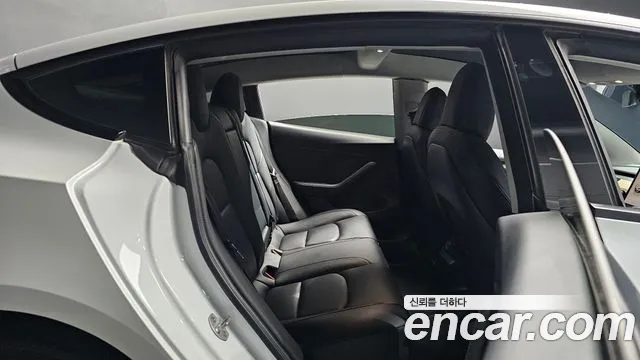 Tesla Model 3 — Фото автомобиля 10