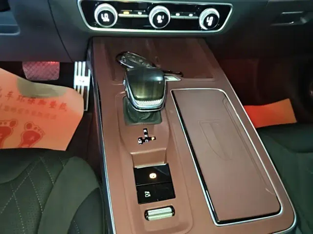 Hongqi HS5 — Фото автомобиля 13