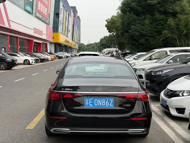 Mercedes-Benz E-Class — Фото автомобиля 6