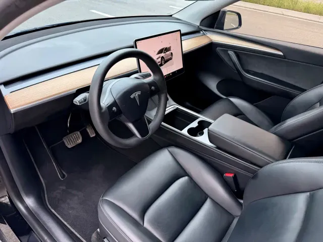 Tesla Model Y — Фото автомобиля 7