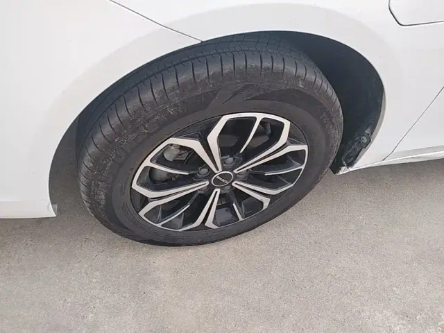 Roewe i6 MAX EV — Фото автомобиля 22