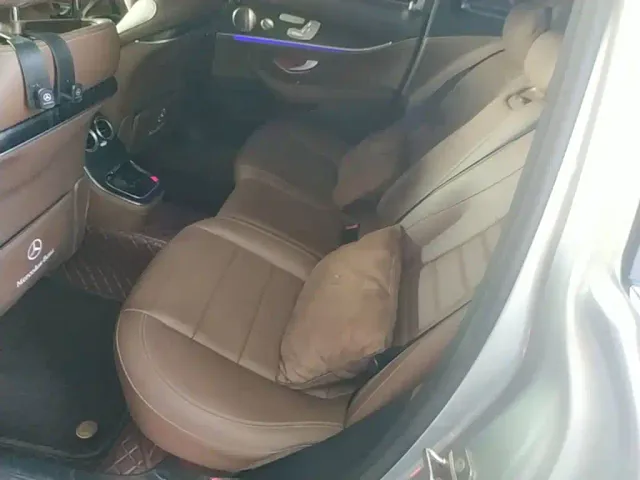 Mercedes-Benz E-Class — Фото автомобиля 16