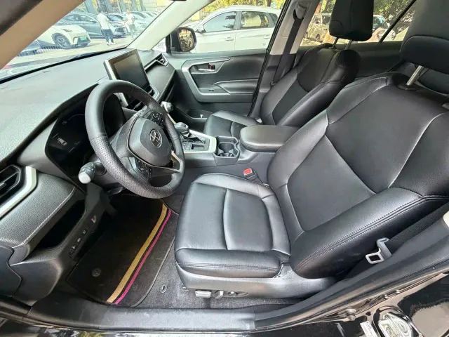 Toyota RAV4 — Фото автомобиля 9