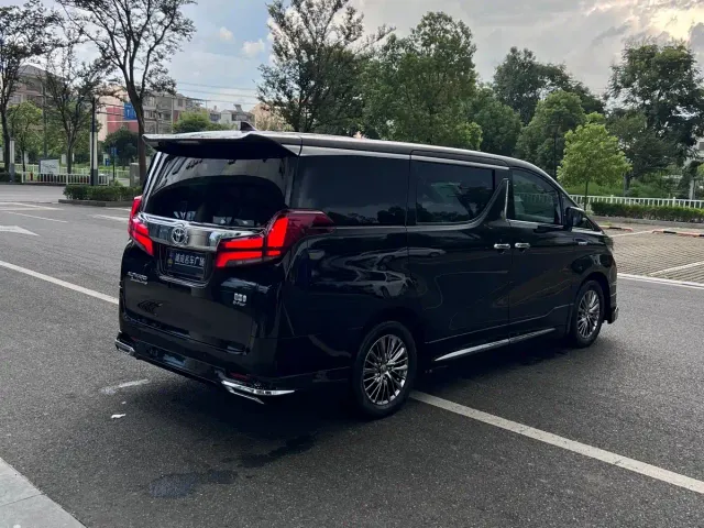 Toyota Alphard — Фото автомобиля 9