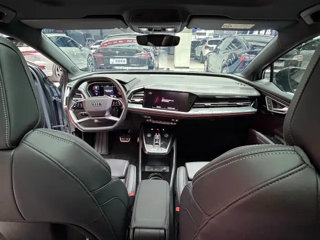 Audi Q4 e-tron — Фото автомобиля 7