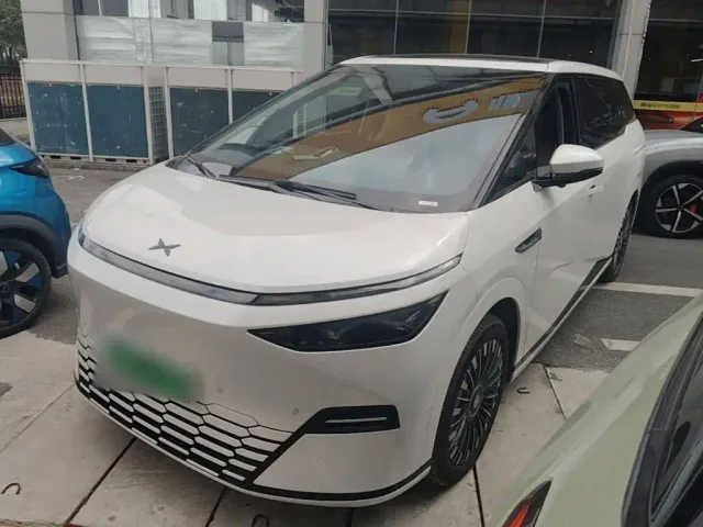 Фотография автомобиля — Xpeng X9