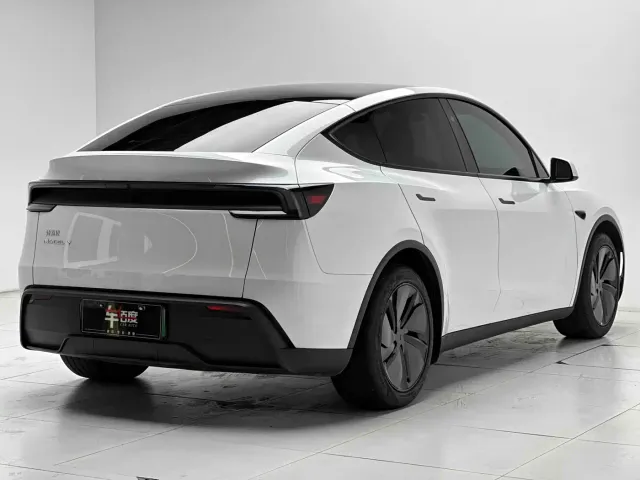 Tesla Model Y — Фото автомобиля 6