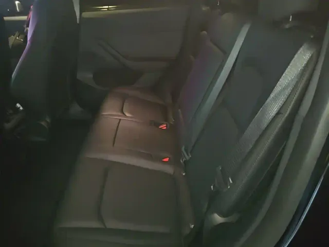 Tesla Model Y — Фото автомобиля 16