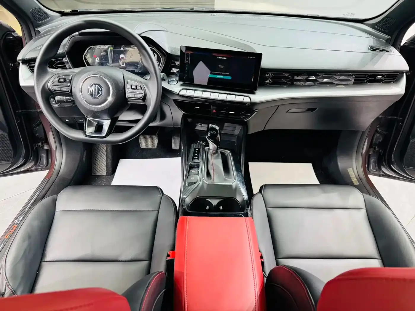 MG MG5 2022 180DVVT CVT Youth Luxury Edition — Фото автомобиля 14