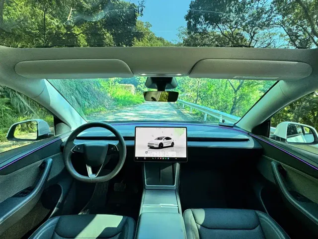Tesla Model Y — Фото автомобиля 11
