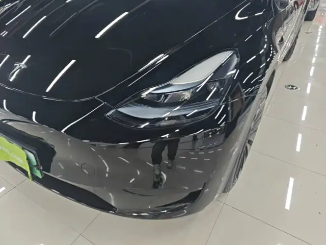 Tesla Model Y — Фото автомобиля 23