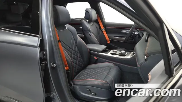 Genesis GV70 — Фото автомобиля 16