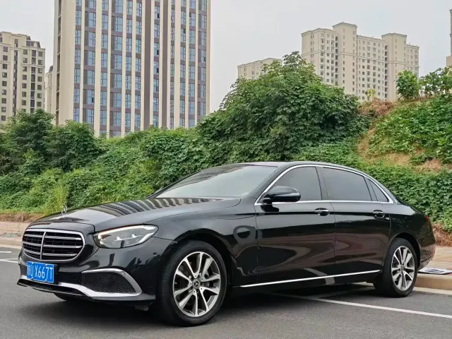 Фотография автомобиля — Mercedes-Benz E-Class