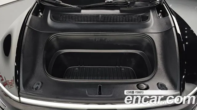 Tesla Model Y — Фото автомобиля 9