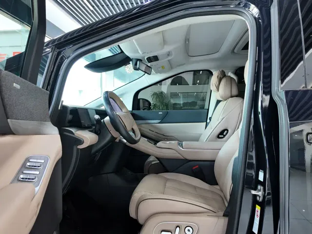 Xpeng X9 — Фото автомобиля 7
