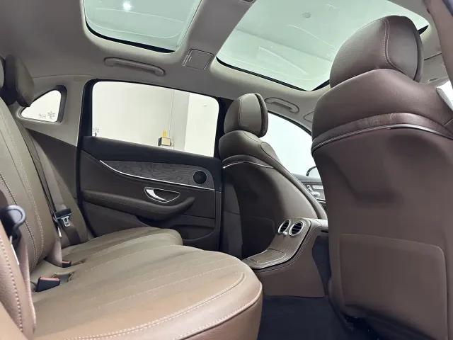 Mercedes-Benz E-Class — Фото автомобиля 15