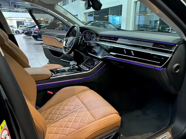 Audi A8 — Фото автомобиля 6