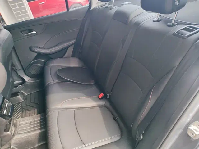 Roewe i5 — Фото автомобиля 16