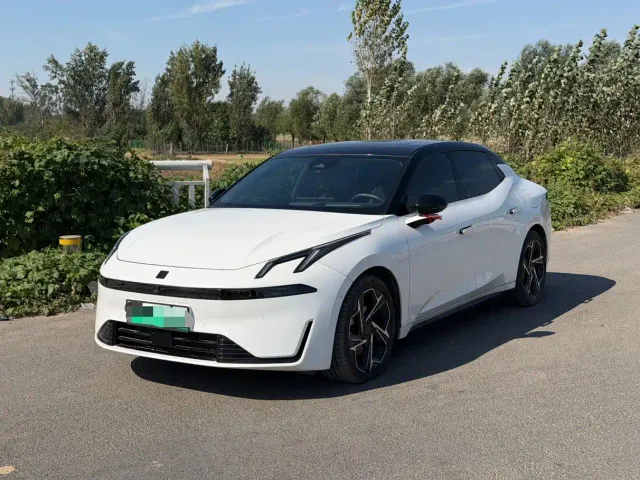 Фотография автомобиля — Lynk & Co 07 EM-P