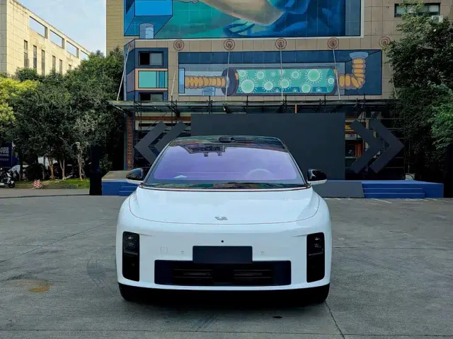 Li Auto i6 — Фото автомобиля 2