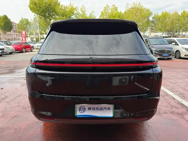 Li Auto L8 — Фото автомобиля 5