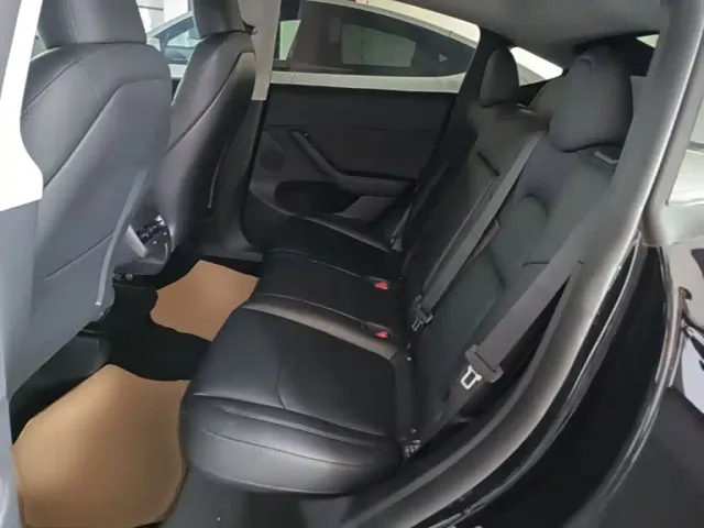 Tesla Model Y — Фото автомобиля 16