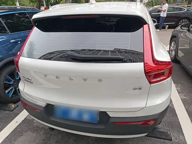 Volvo XC40 — Фото автомобиля 5