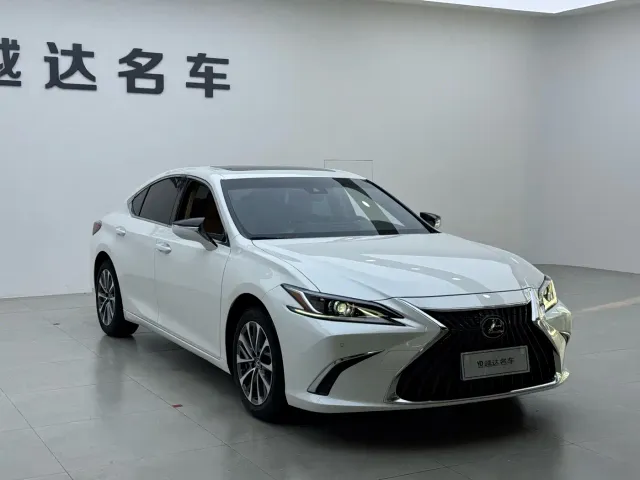 Lexus ES — Фото автомобиля 5