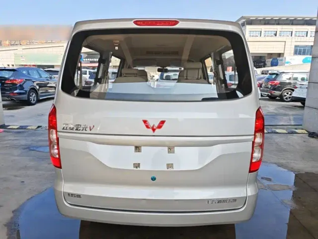 Wuling Hongguang V — Фото автомобиля 5