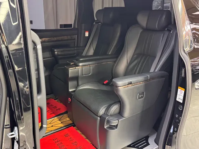 Toyota Alphard — Фото автомобиля 16