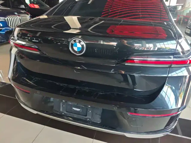 BMW 7 Series — Фото автомобиля 5
