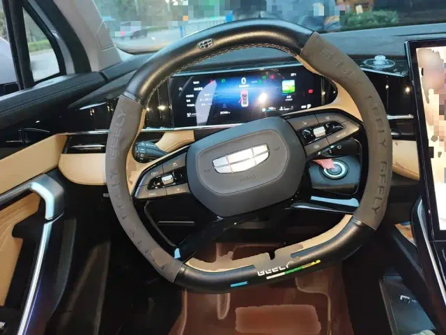 Geely Boyue L — Фото автомобиля 11