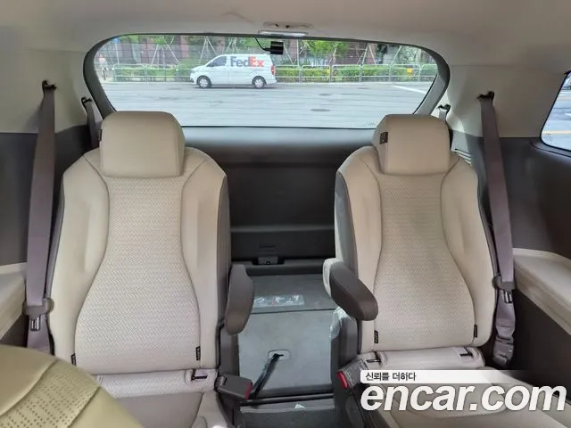 Kia Canival — Фото автомобиля 6