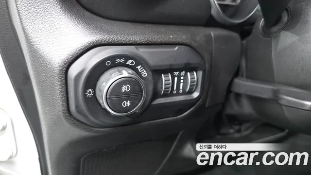 Jeep Wrangler JL — Фото автомобиля 26
