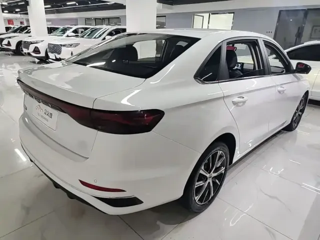 Geely Emgrand — Фото автомобиля 6
