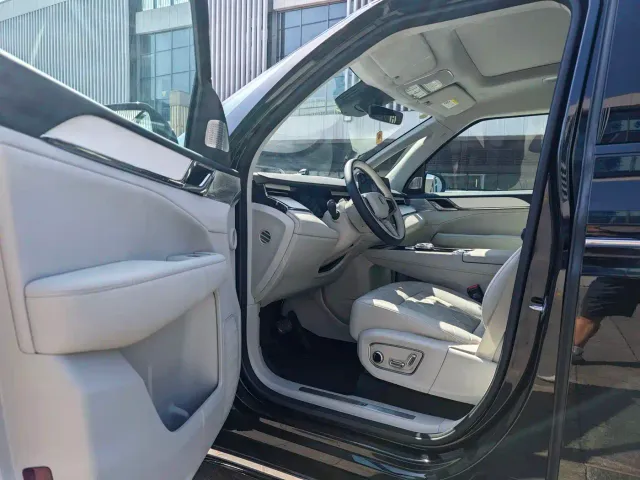 Volvo EM90 — Фото автомобиля 15