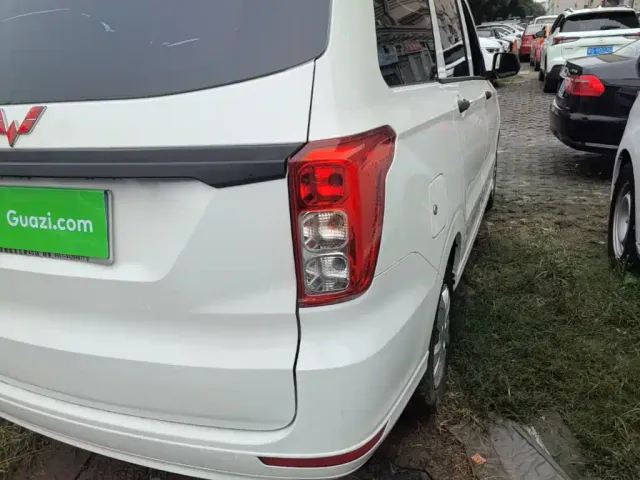 Wuling Hongguang — Фото автомобиля 7