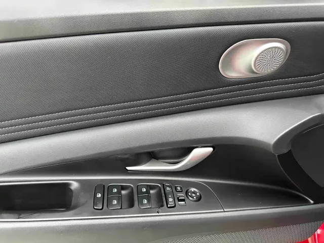 Hyundai Elantra — Фото автомобиля 14