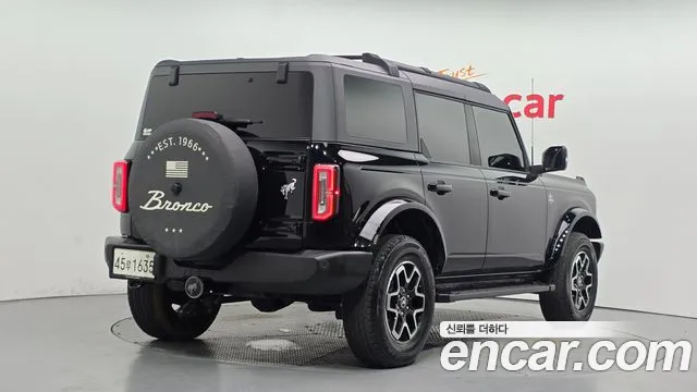 Ford Bronco — Фото автомобиля 2