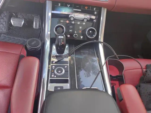 Land Rover Range Rover Sport — Фото автомобиля 16