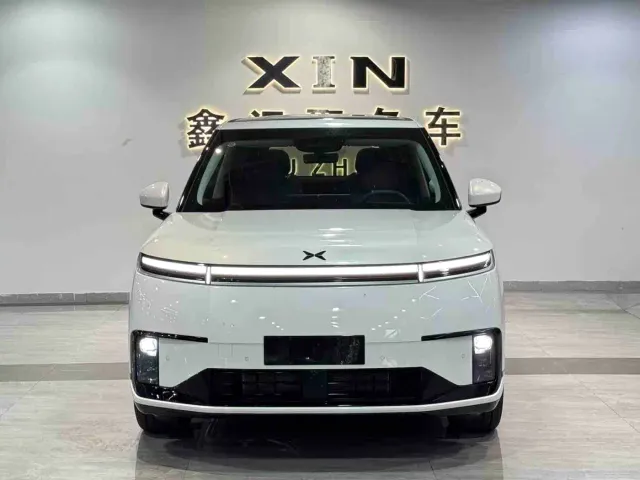 Xpeng GX — Фото автомобиля 2