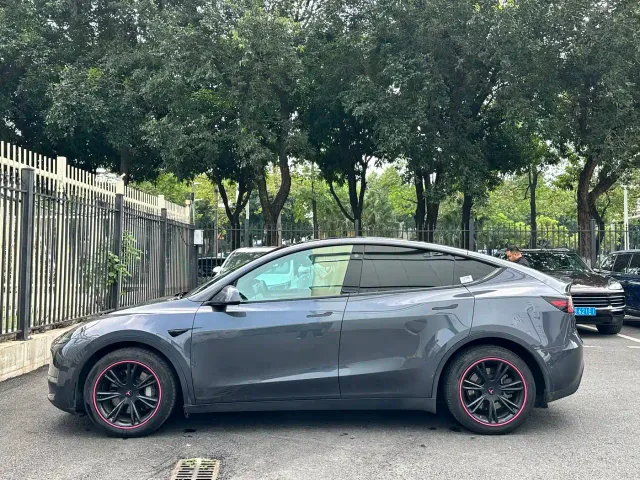 Tesla Model Y — Фото автомобиля 12