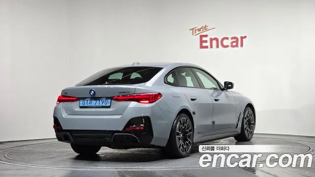 BMW i4 — Фото автомобиля 2
