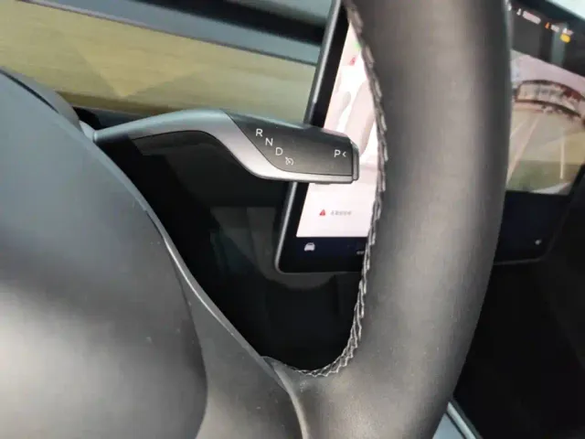Tesla Model Y — Фото автомобиля 13