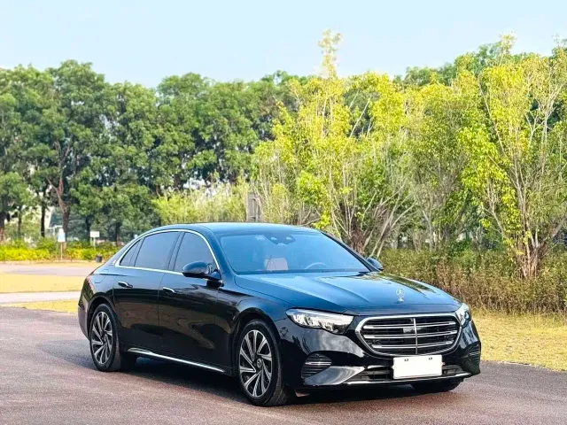 Mercedes-Benz E-Class — Фото автомобиля 3